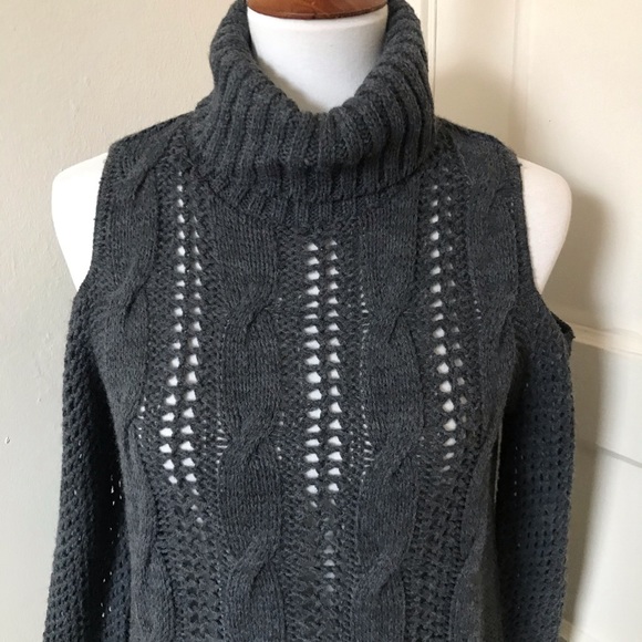 3/$30 NWOT American Eagle Outfitters Turtleneck Size M - Picture 2 of 8
